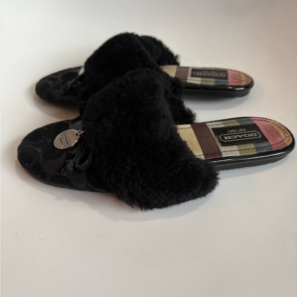 Coach Carra faux fur trim slippers black monogram silver charm size 6.5 - Picture 2 of 7